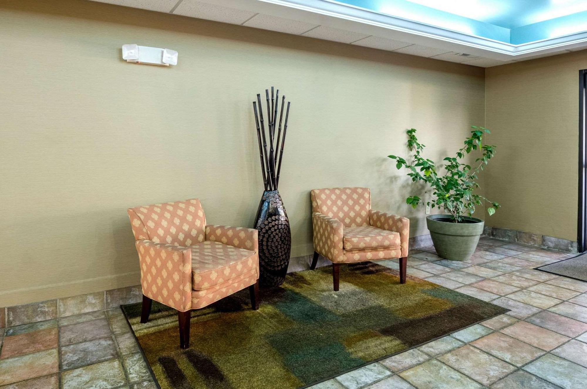Spark By Hilton Wytheville East Main Street Екстериор снимка