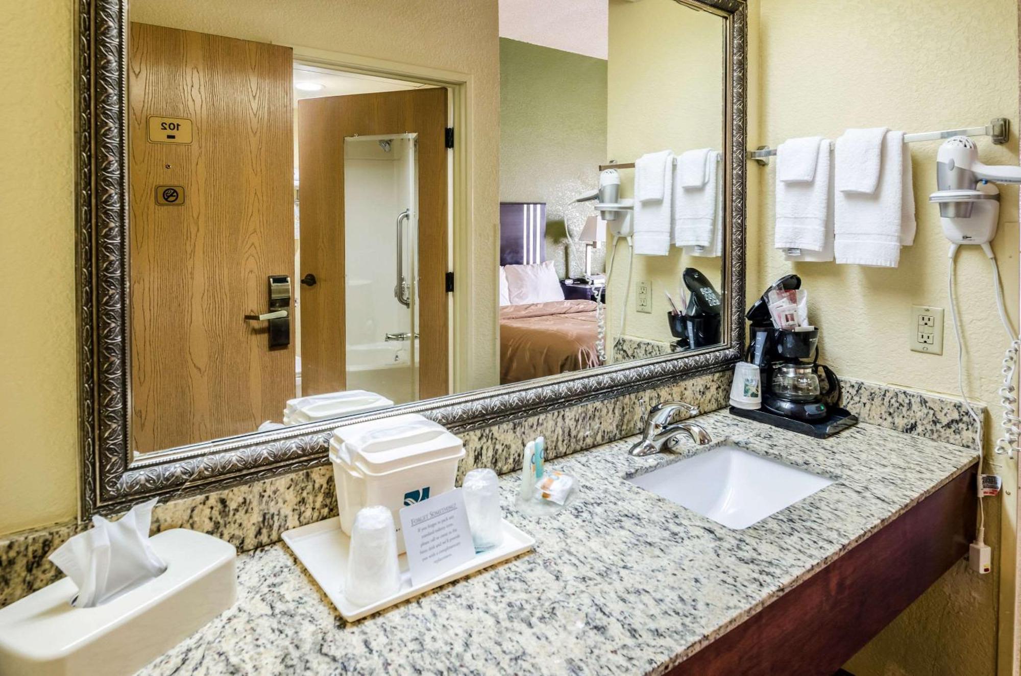 Spark By Hilton Wytheville East Main Street Екстериор снимка