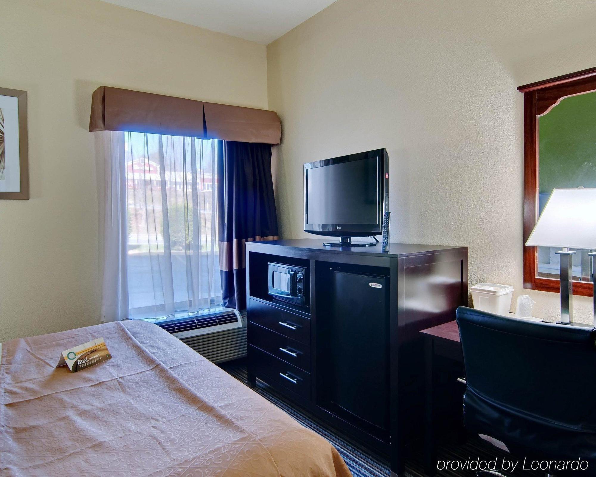 Spark By Hilton Wytheville East Main Street Екстериор снимка