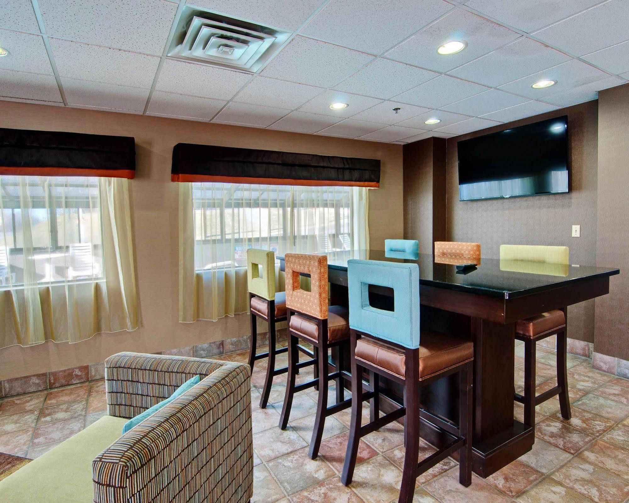 Spark By Hilton Wytheville East Main Street Екстериор снимка